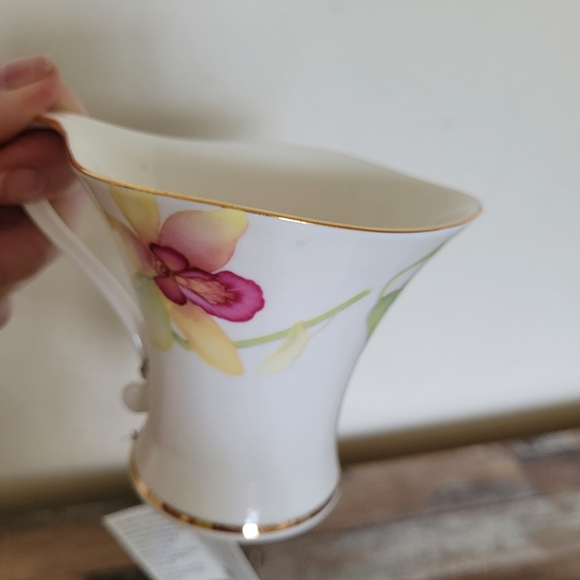 Floral Orchid Gold Trim  Porcelain Coffee Tea Cups with Saucers. Set of 4 - Picture 7 of 7